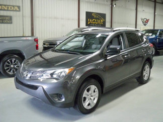 Used 2015 Toyota RAV4 LE image 1