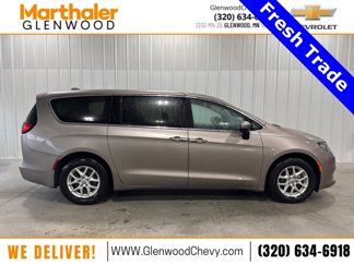 Used 2017 Chrysler Pacifica Touring image 1