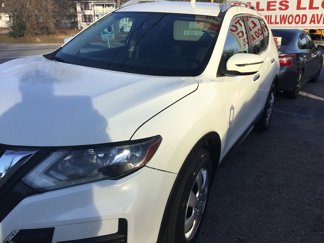 Used 2017 Nissan Rogue S image 1