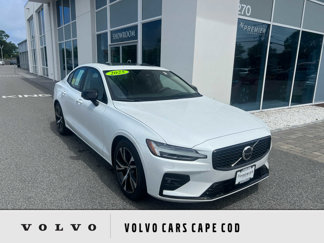 Used 2025 Volvo S60 B5 Core image 1