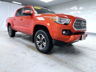Used 2017 Toyota Tacoma TRD Sport image 1
