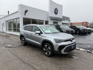 New 2025 Volkswagen Taos SE image 1