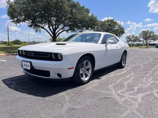 Used 2015 Dodge Challenger SXT image 1