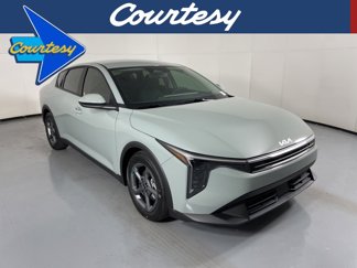 New 2025 Kia K4 LXS image 1