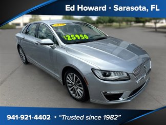 Used 2020 Lincoln MKZ image 1