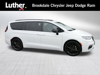 Used 2024 Chrysler Pacifica Limited w/ S Appearance Package image 1