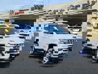 New 2025 Jeep Compass Latitude image 1