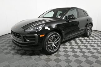 Certified 2025 Porsche Macan image 1