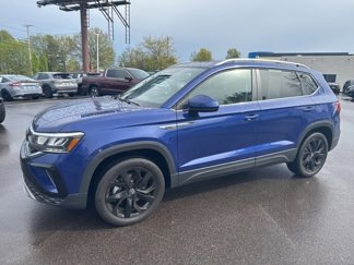 Used 2022 Volkswagen Taos SE w/ Panoramic Sunroof Package image 1