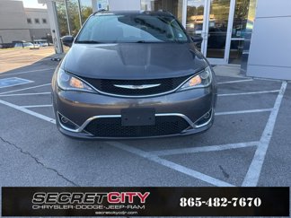 Used 2017 Chrysler Pacifica Touring-L video 2