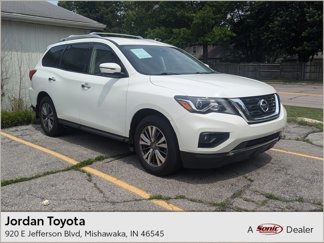Used 2020 Nissan Pathfinder SV image 1