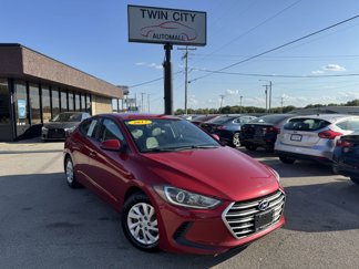 Used 2017 Hyundai Elantra SE image 1