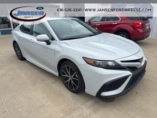 Used 2024 Toyota Camry SE image 1