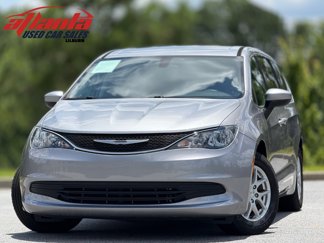 Used 2017 Chrysler Pacifica Touring image 1