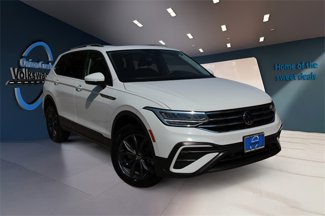 Used 2022 Volkswagen Tiguan SE w/ Panoramic Sunroof Package image 1