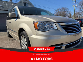 Used 2016 Chrysler Town & Country Touring image 1