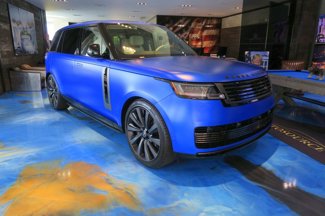 Used 2025 Land Rover Range Rover SV image 1