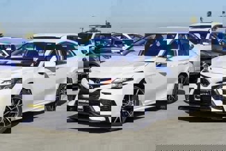 Used 2023 Toyota Camry SE image 1