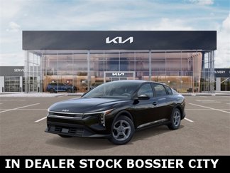 New 2025 Kia K4 LXS image 1