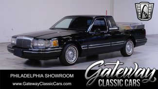 Used 1993 Lincoln Town Car Signature image 1