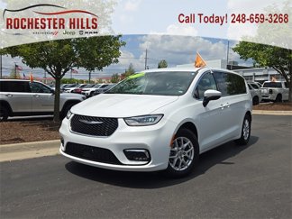 Used 2023 Chrysler Pacifica Touring-L image 1