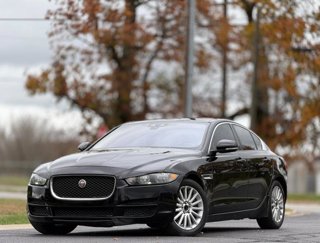 Used 2017 Jaguar XE image 1