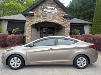 Used 2016 Hyundai Elantra SE image 1
