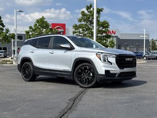 Used 2022 GMC Terrain SLE w/ Driver Convenience Package image 1