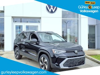 New 2025 Volkswagen Taos SE image 1