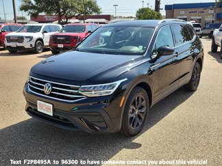 Used 2024 Volkswagen Tiguan SE image 1
