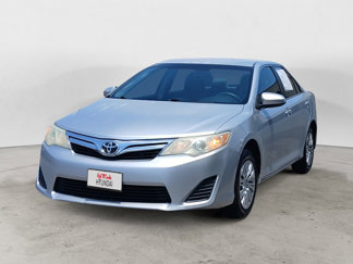 Used 2012 Toyota Camry LE image 1
