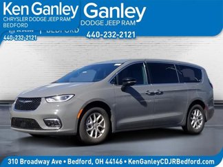 New 2025 Chrysler Pacifica Select image 1