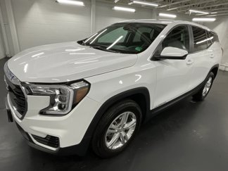 Used 2024 GMC Terrain SLE image 1