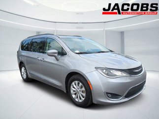 Used 2017 Chrysler Pacifica Touring-L image 1