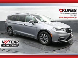 Used 2021 Chrysler Pacifica Touring-L image 1