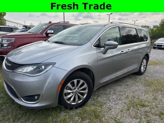 Used 2019 Chrysler Pacifica Touring-L image 1