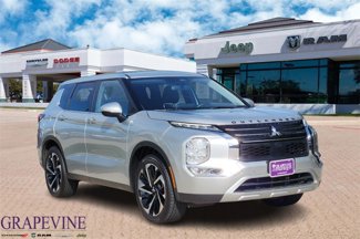 Used 2023 Mitsubishi Outlander SE image 1