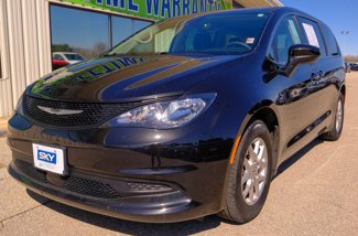 Used 2023 Chrysler Voyager LX image 1