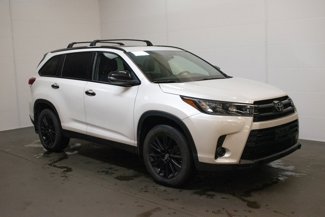 Used 2019 Toyota Highlander SE image 1