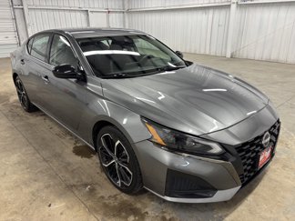 Used 2023 Nissan Altima 2.5 SR image 1