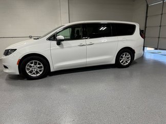 Used 2021 Chrysler Voyager LX image 1