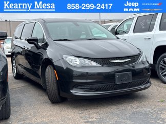 Used 2022 Chrysler Voyager LX image 1