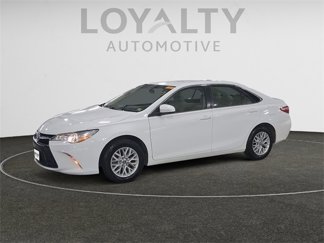 Used 2017 Toyota Camry LE image 1