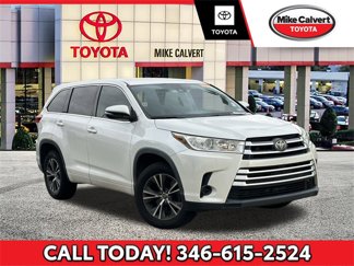 Used 2017 Toyota Highlander LE image 1