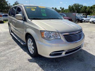 Used 2014 Chrysler Town & Country Touring image 1