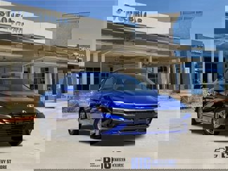 Used 2024 Hyundai Elantra SE image 1