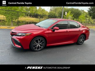 Used 2022 Toyota Camry SE image 1