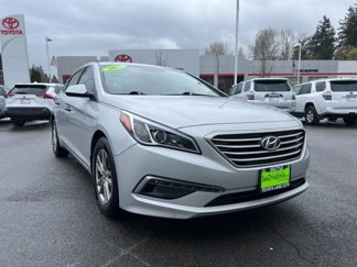 Used 2015 Hyundai Sonata SE image 1