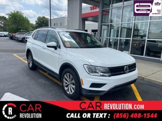 Used 2018 Volkswagen Tiguan SE w/ Panoramic Sunroof Package image 1