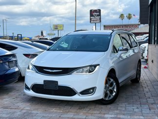 Used 2018 Chrysler Pacifica Limited image 1